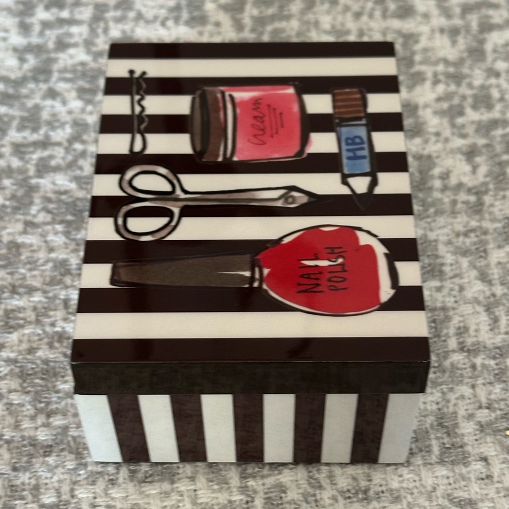Henri Bendel Lacquer Jewelry Cosmetics Box - Picture 13 of 14